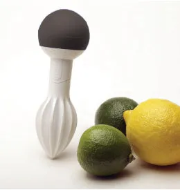 Squeeze - handheld citrus juicer